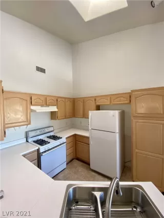 Photo #6: 2276922 Listing 