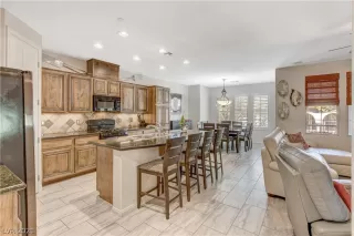 Photo #4: 2276937 Listing