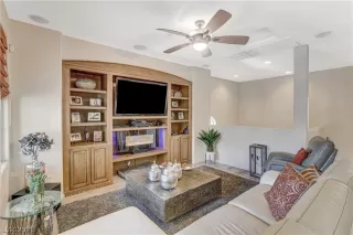 Photo #6: 2276937 Listing