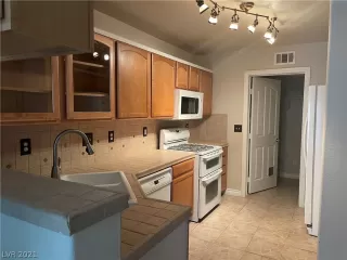 Photo #4: 2276947 Listing 