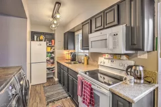 Photo #4: 2276993 Listing