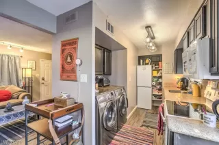 Photo #6: 2276993 Listing