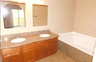 Photo #3: 2277005 Listing