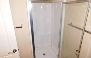 Photo #5: 2277005 Listing