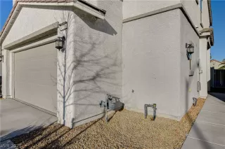 Photo #3: 2277060 Listing