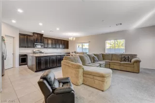 Photo #5: 2277060 Listing