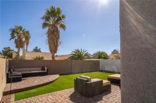 Photo #2: 2277069 Listing