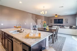 Photo #6: 2277069 Listing