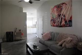 Photo #6: 2277079 Listing