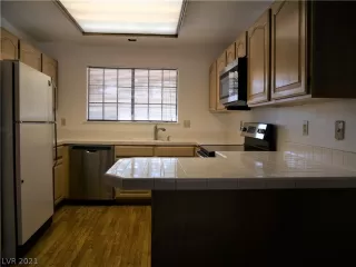 Photo #5: 2277141 Listing 