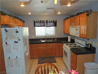 Photo #3: 2277295 Listing