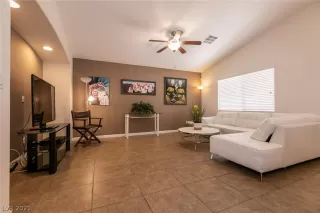 Photo #4: 2277328 Listing