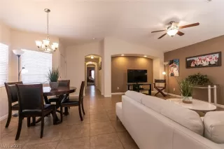 Photo #5: 2277328 Listing