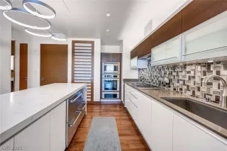 Photo #5: 2277335 Listing