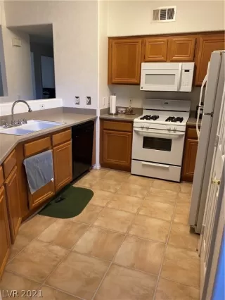 Photo #3: 2277370 Listing