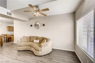 Photo #5: 2277469 Listing