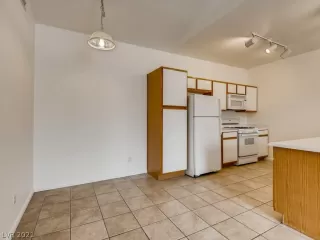 Photo #5: 2277533 Listing