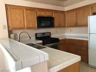 Photo #5: 2277545 Listing