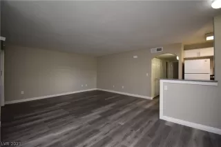 Photo #5: 2277601 Listing 