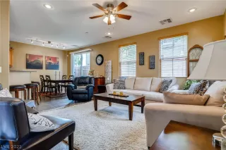 Photo #4: 2277617 Listing