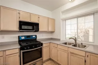 Photo #5: 2277751 Listing