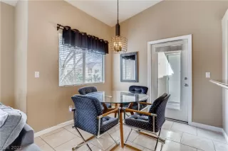 Photo #5: 2277810 Listing