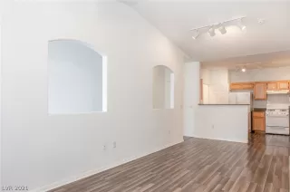 Photo #5: 2277848 Listing