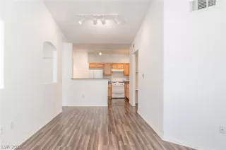 Photo #6: 2277848 Listing