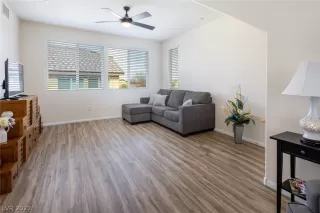 Photo #5: 2277863 Listing