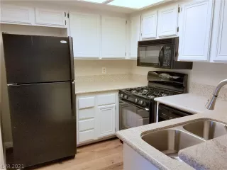 Photo #2: 2277891 Listing