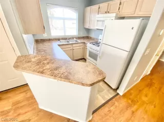 Photo #3: 2277900 Listing 