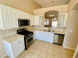 Photo #5: 2277914 Listing 