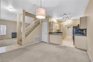 Photo #5: 2277959 Listing