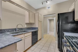 Photo #6: 2277959 Listing