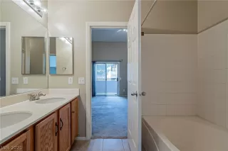 Photo #3: 2277961 Listing