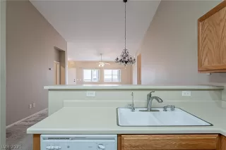 Photo #5: 2277961 Listing