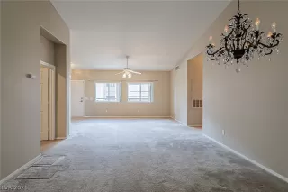 Photo #6: 2277961 Listing