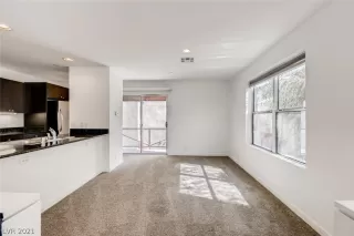 Photo #4: 2278043 Listing