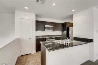 Photo #6: 2278043 Listing