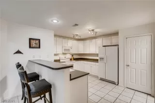 Photo #4: 2278120 Listing