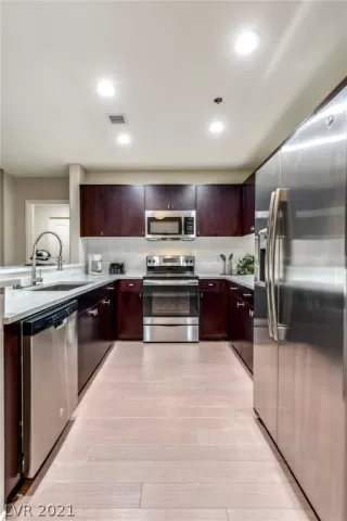 Photo #3: 2278157 Listing