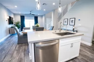 Photo #3: 2278201 Listing