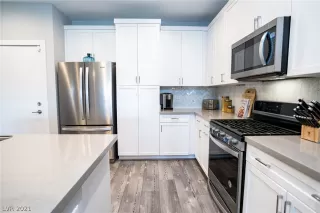 Photo #5: 2278201 Listing