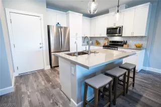 Photo #6: 2278201 Listing