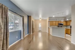 Photo #5: 2278282 Listing