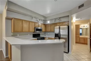 Photo #6: 2278282 Listing