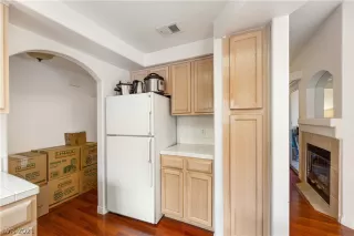 Photo #3: 2278293 Listing