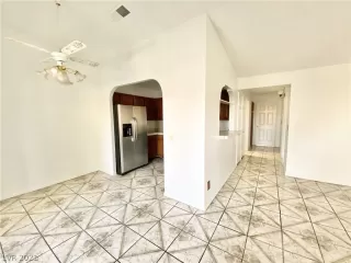 Photo #5: 2278357 Listing