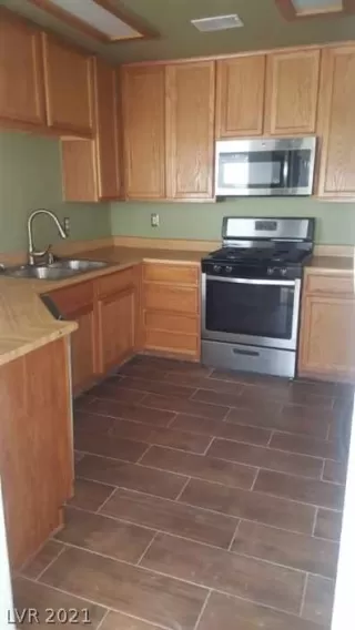 Photo #4: 2278397 Listing