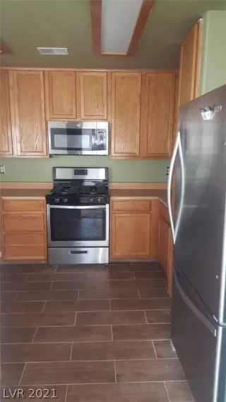 Photo #5: 2278397 Listing